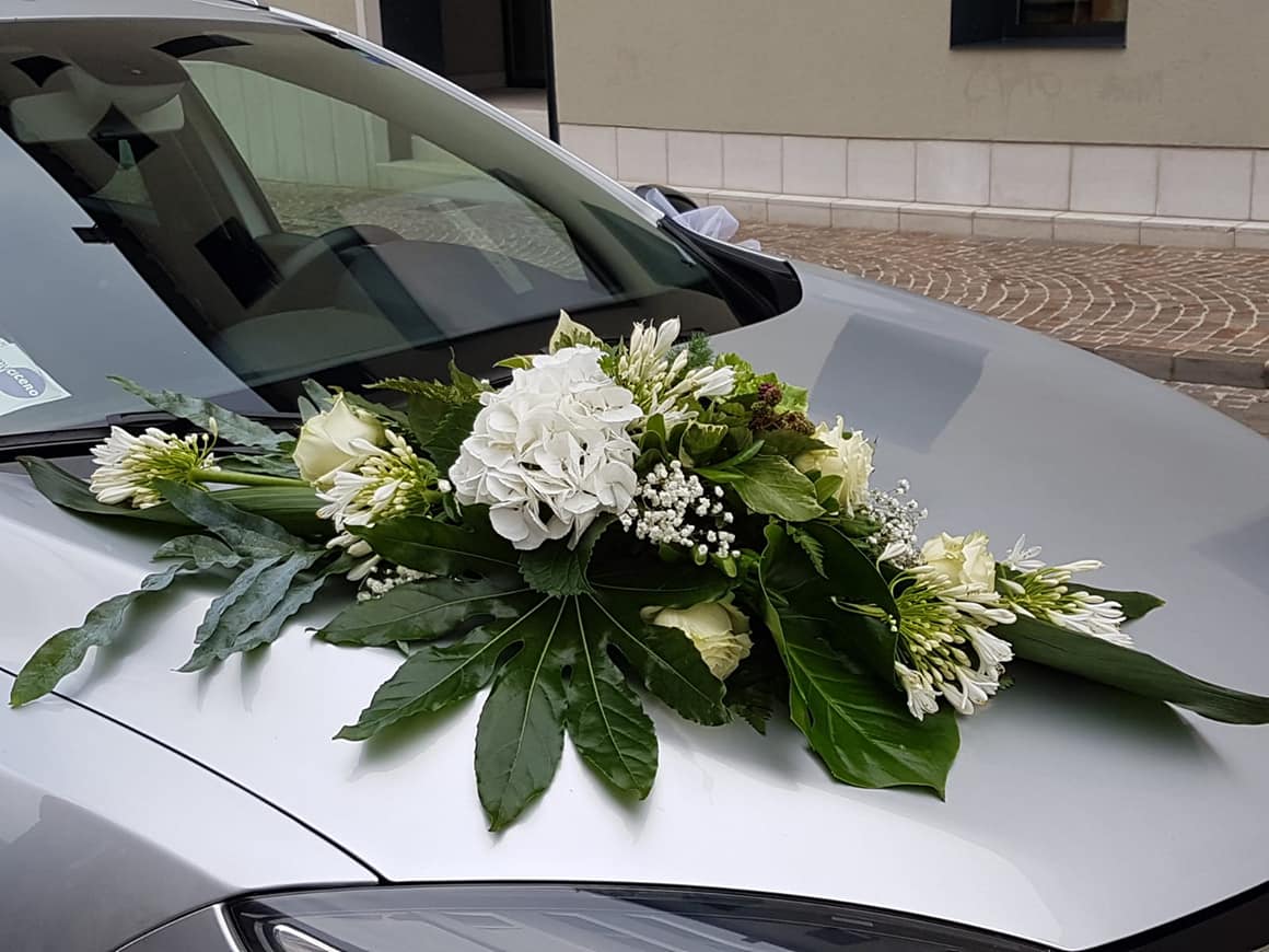 03 Allestimento Matrimonio Composizione Macchina Lato Fioreria Bruseghini Besenello Trento